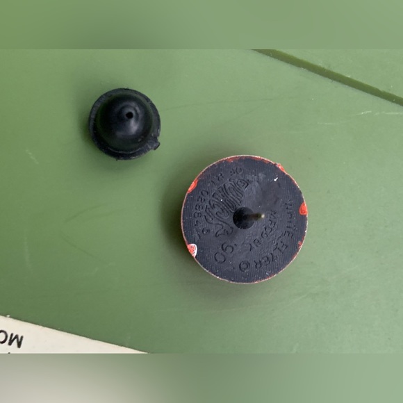 1990 Vintage Resin Composite WHITE FLYER Figural Clay Pigeon Skeet Lapel Pin - Picture 12 of 16